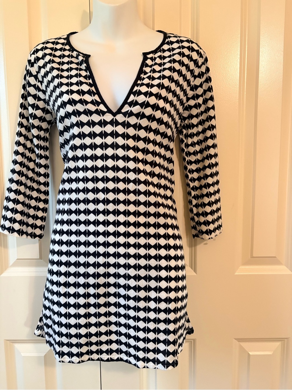 J. Crew, Black & White Geometric V‑Neck Tunic, size XS